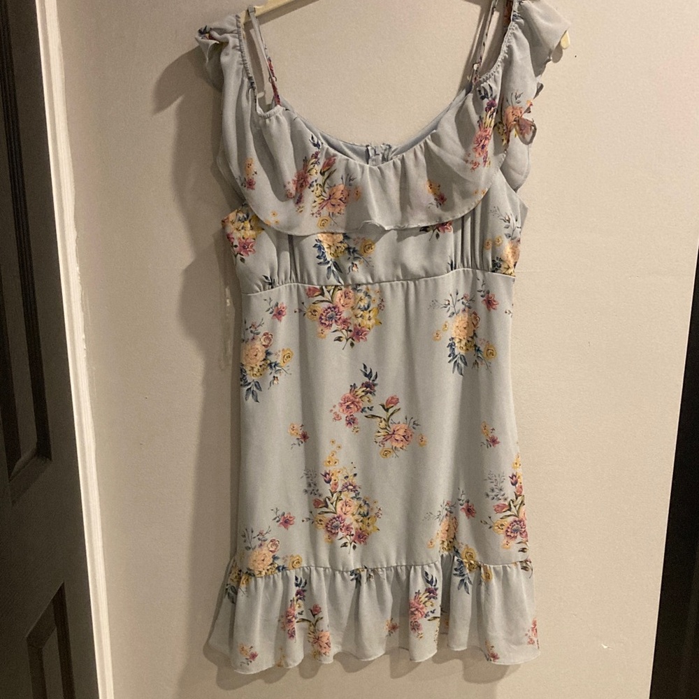 Rewind Floral Ruffle Blouse in Soft Blue